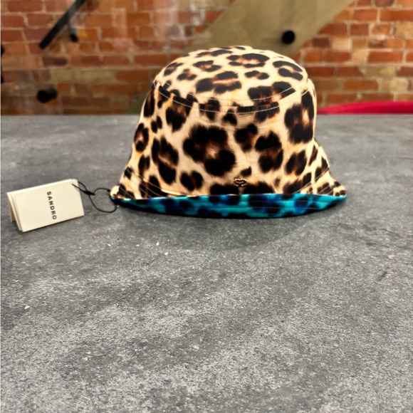 SANDRO Reversible Leopard print bucket hat - Picture 2 of 8